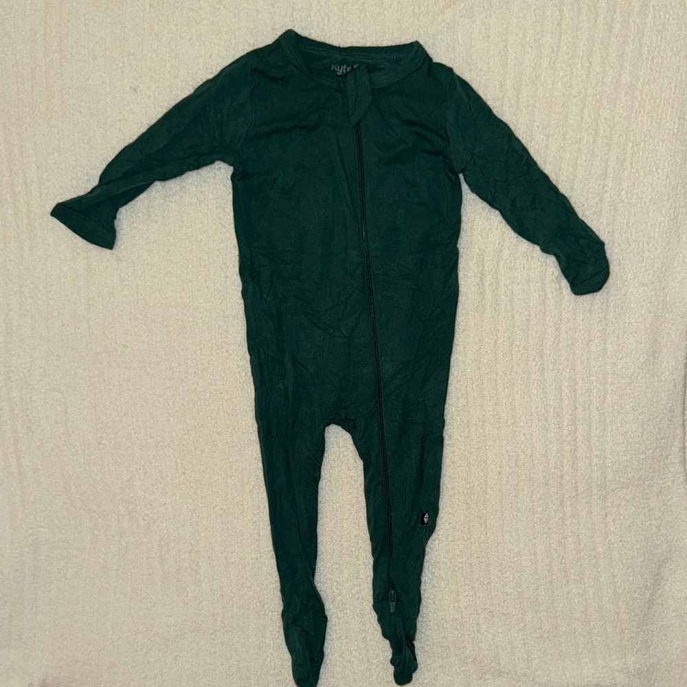EUC - Kyte Baby Green footie 3-6 mos.